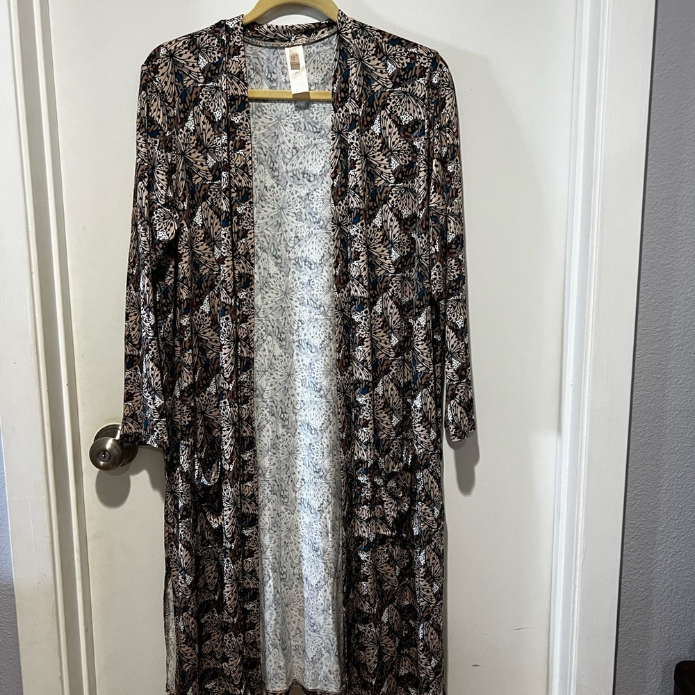 🛍️ Rhonda Shear butterfly print kimono with pockets